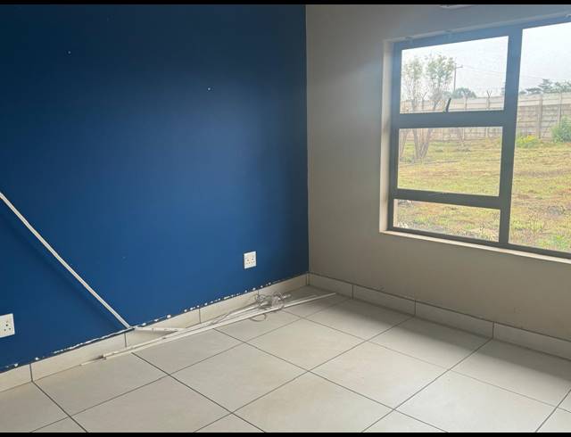1,250M² BUSINESS TO LET IN MAPLETON